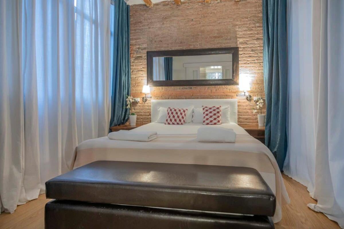 Exclusive 2 Bedroom Apartment In The City Center Barcelona Bagian luar foto