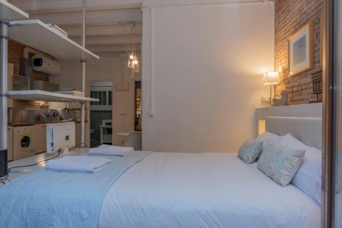 Exclusive 2 Bedroom Apartment In The City Center Barcelona Bagian luar foto