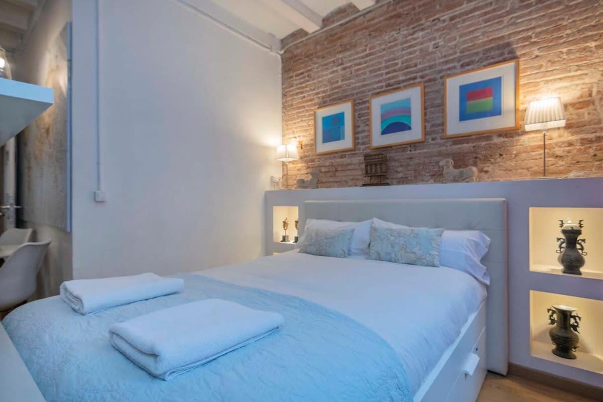 Exclusive 2 Bedroom Apartment In The City Center Barcelona Bagian luar foto