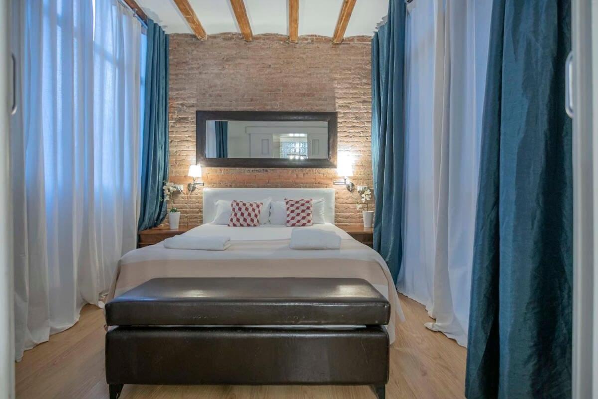 Exclusive 2 Bedroom Apartment In The City Center Barcelona Bagian luar foto
