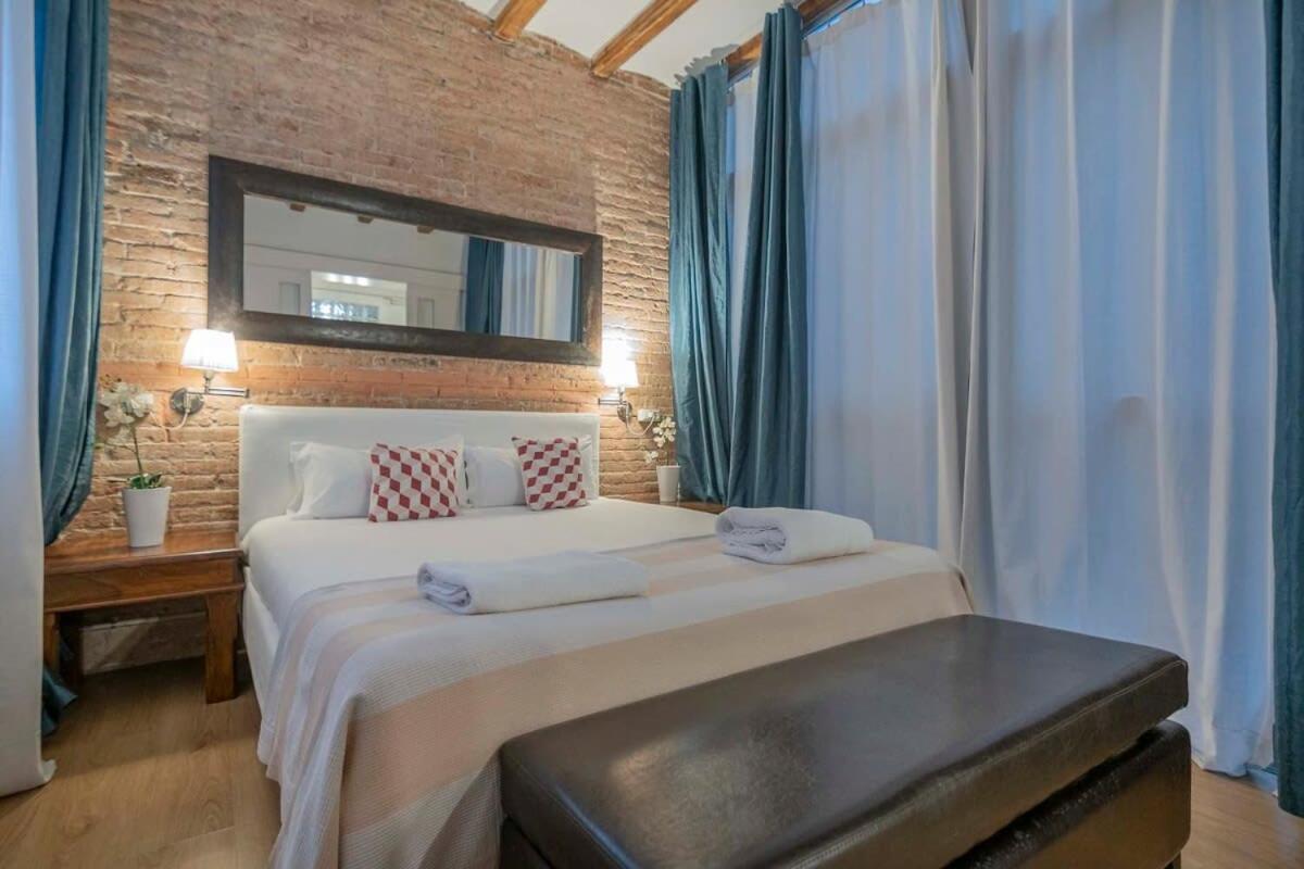 Exclusive 2 Bedroom Apartment In The City Center Barcelona Bagian luar foto