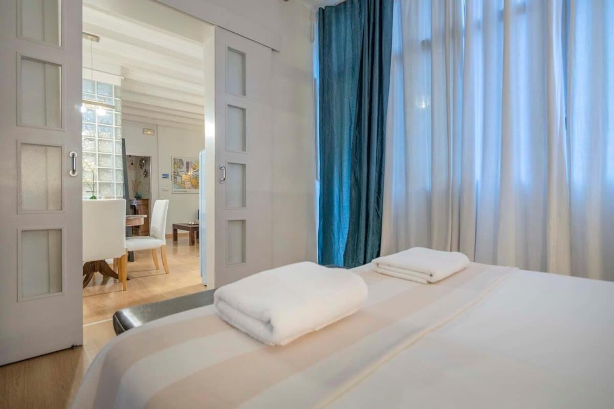 Exclusive 2 Bedroom Apartment In The City Center Barcelona Bagian luar foto