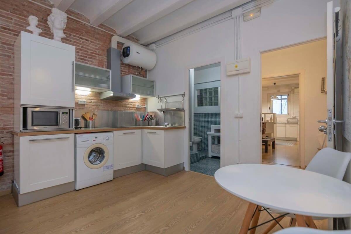 Exclusive 2 Bedroom Apartment In The City Center Barcelona Bagian luar foto