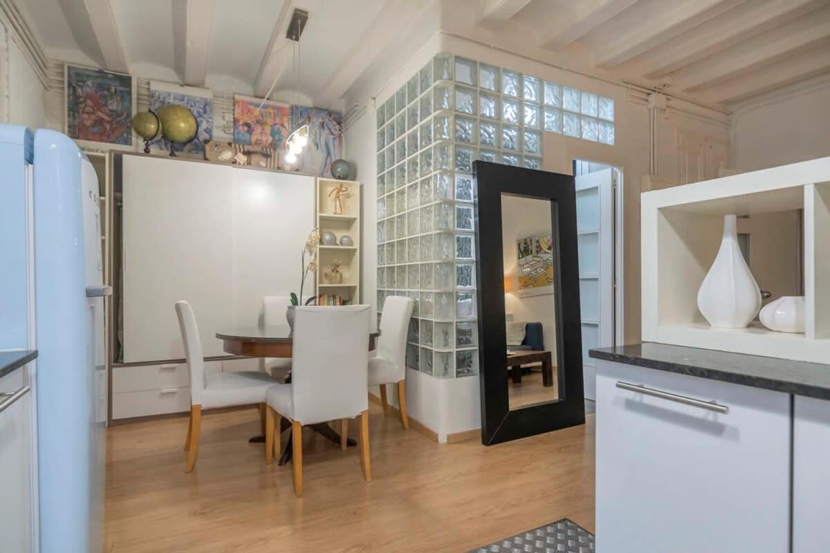 Exclusive 2 Bedroom Apartment In The City Center Barcelona Bagian luar foto